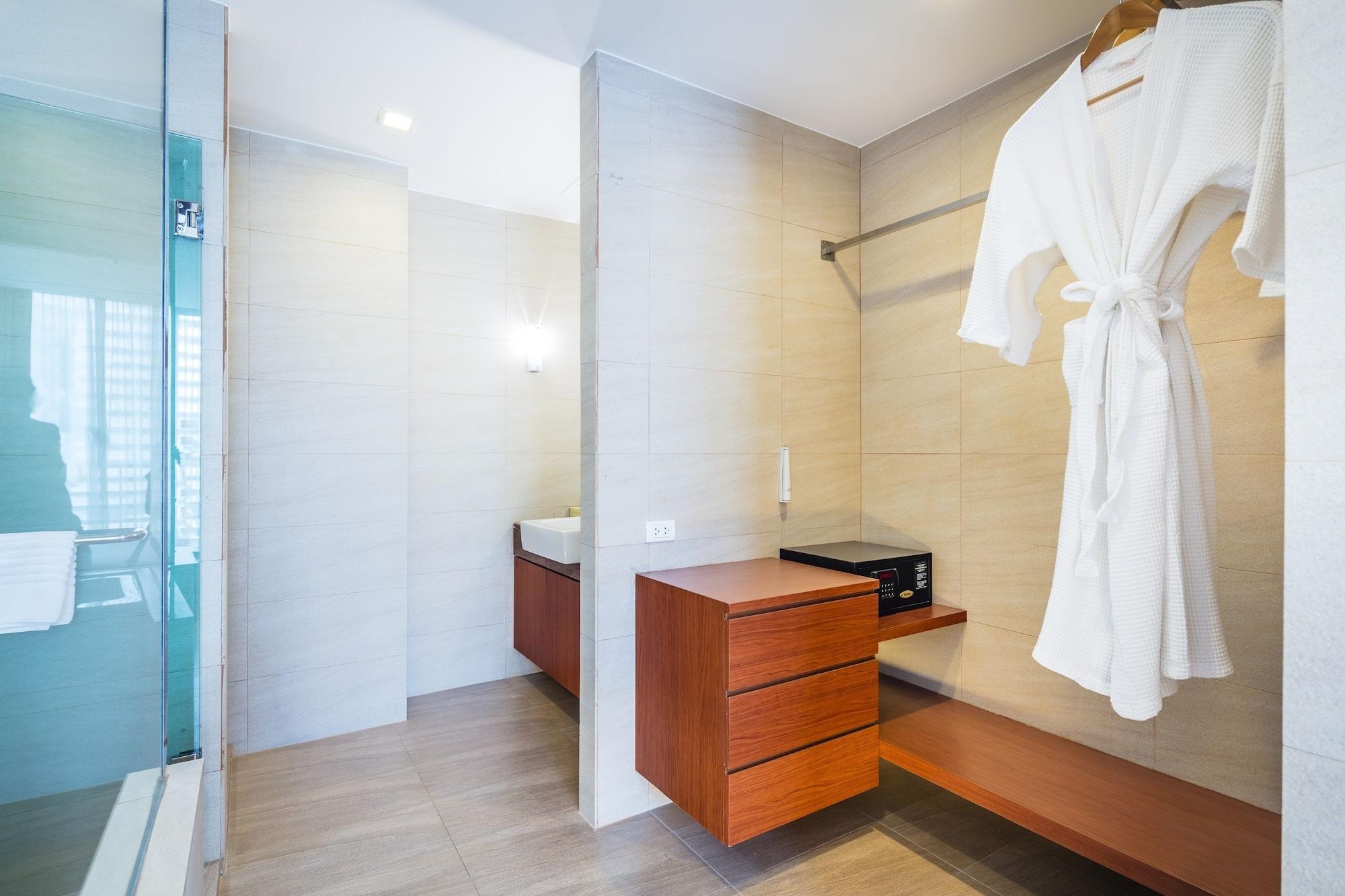 Hotel Solo, Sukhumvit 2, Bangkok - Sha Extra Plus Екстериор снимка