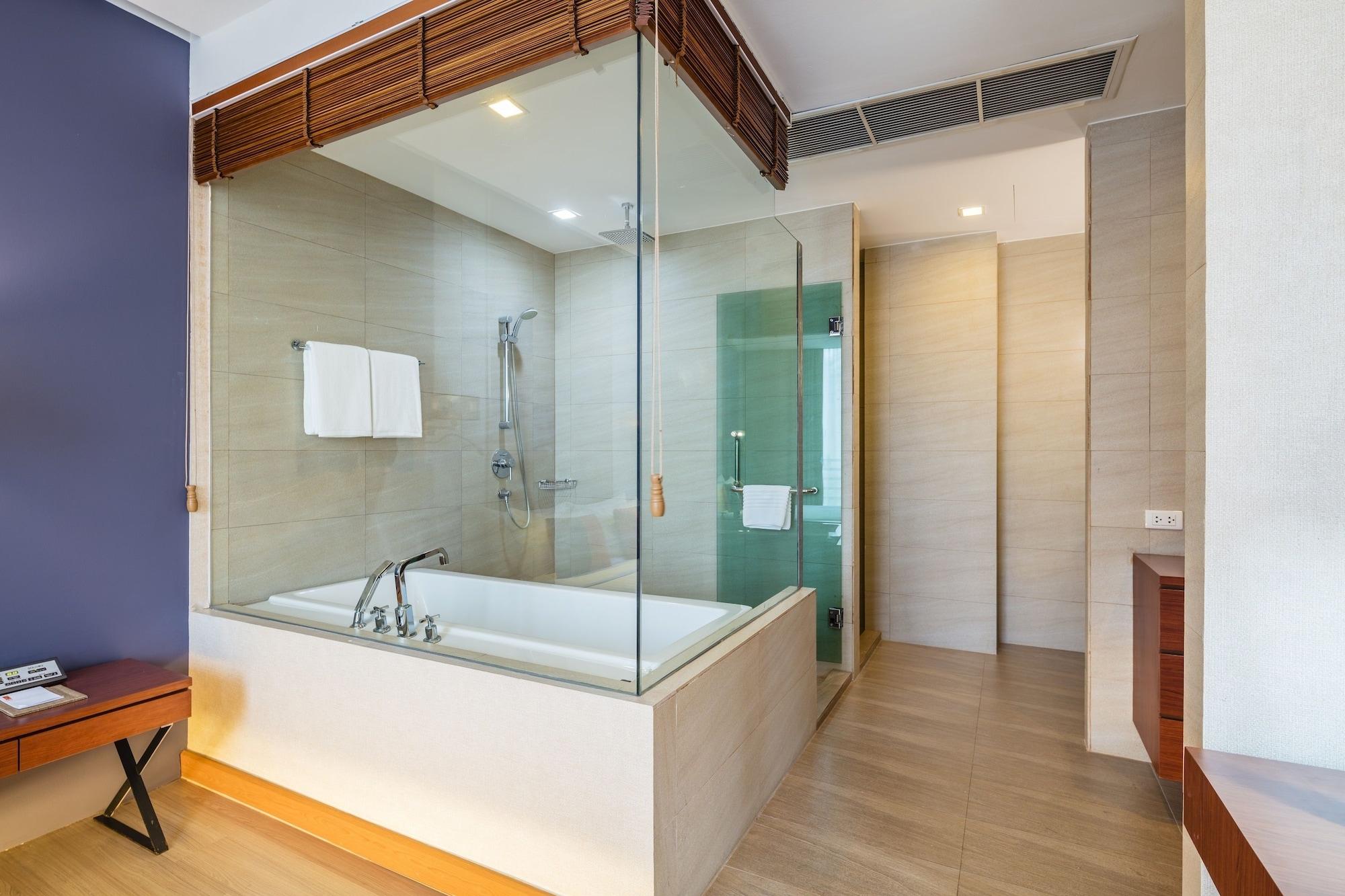 Hotel Solo, Sukhumvit 2, Bangkok - Sha Extra Plus Екстериор снимка