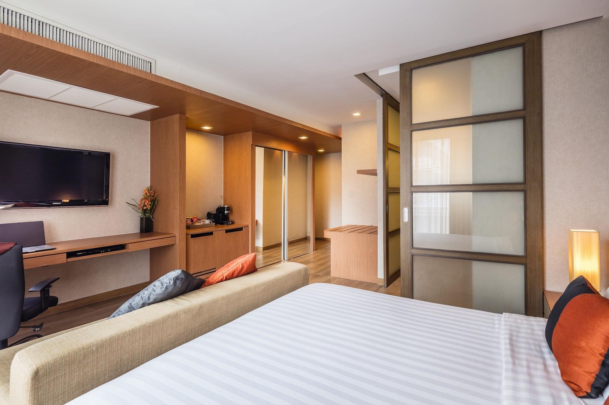 Hotel Solo, Sukhumvit 2, Bangkok - Sha Extra Plus Екстериор снимка