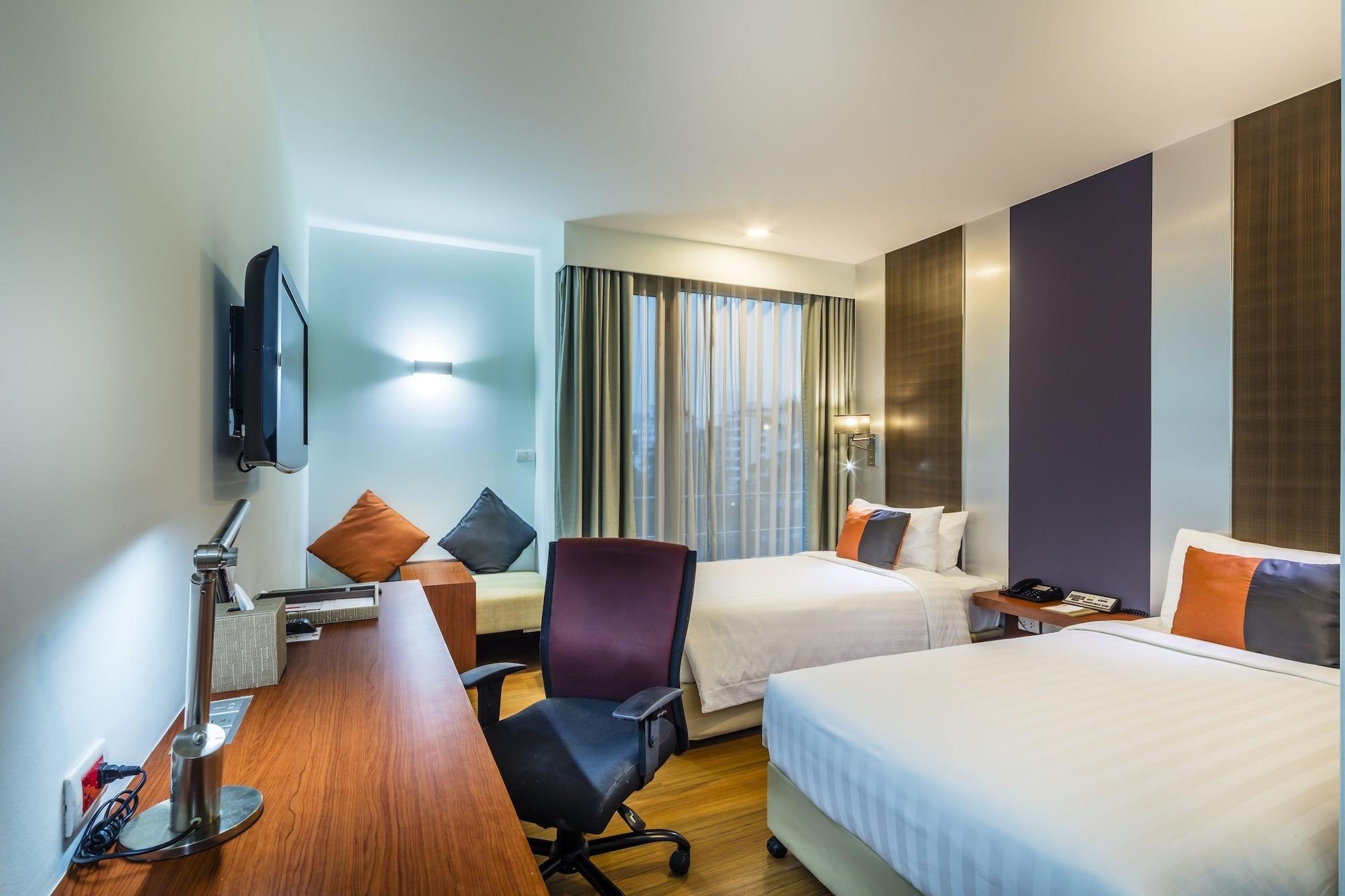 Hotel Solo, Sukhumvit 2, Bangkok - Sha Extra Plus Екстериор снимка