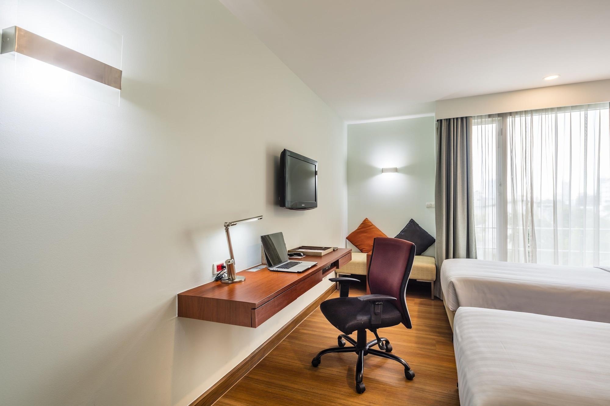 Hotel Solo, Sukhumvit 2, Bangkok - Sha Extra Plus Екстериор снимка
