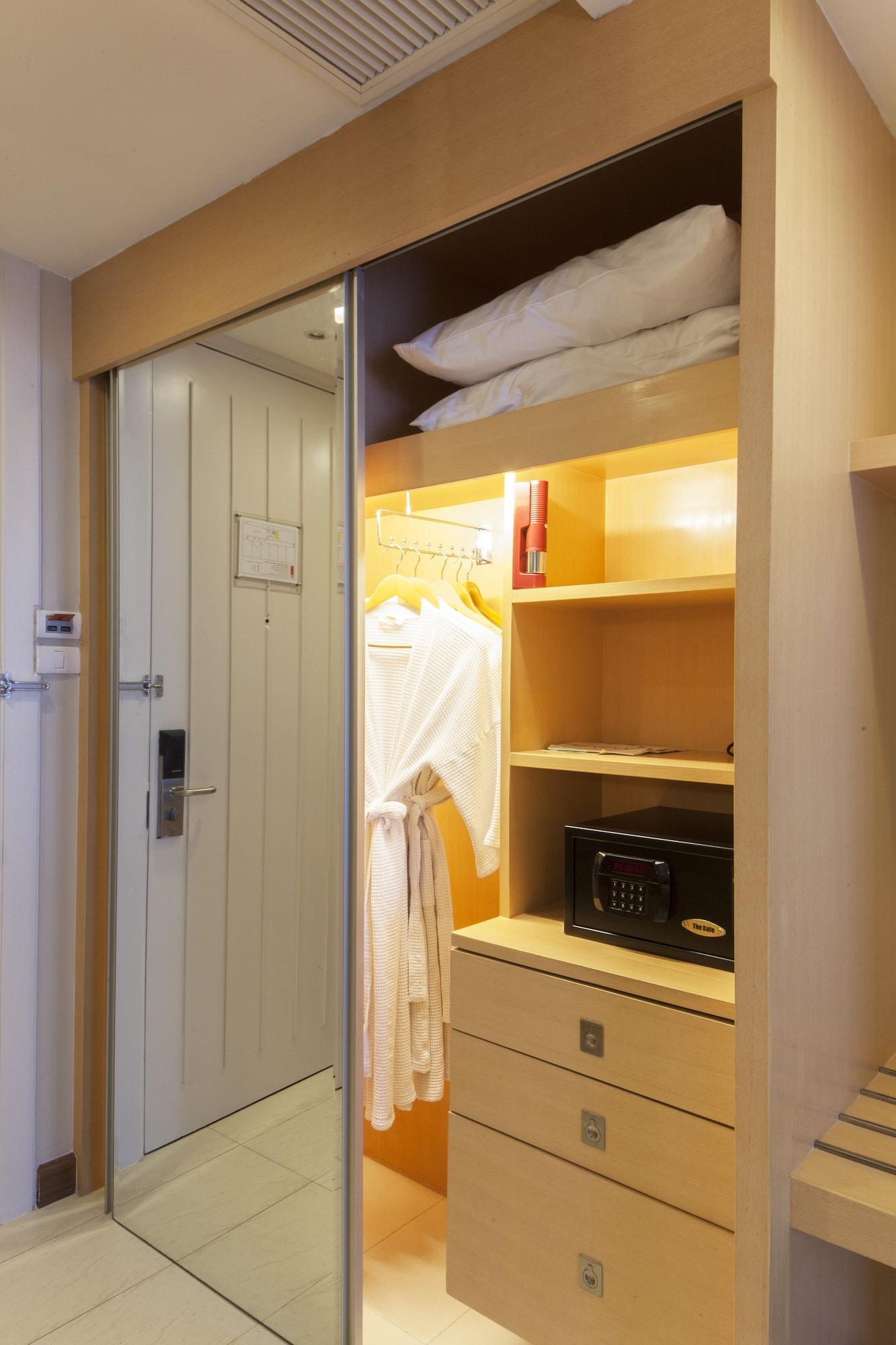 Hotel Solo, Sukhumvit 2, Bangkok - Sha Extra Plus Екстериор снимка