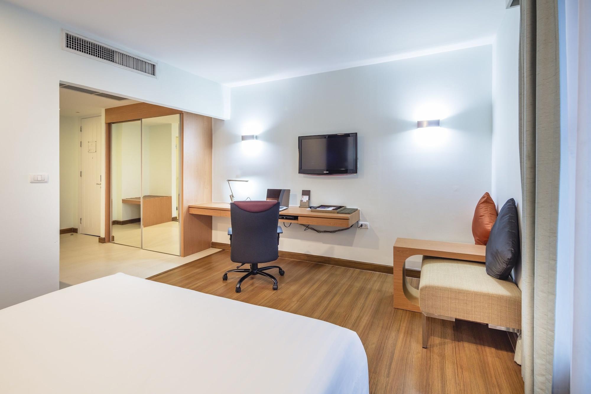 Hotel Solo, Sukhumvit 2, Bangkok - Sha Extra Plus Екстериор снимка