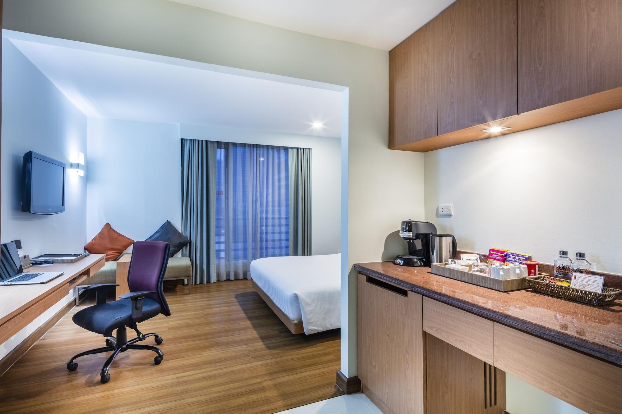 Hotel Solo, Sukhumvit 2, Bangkok - Sha Extra Plus Екстериор снимка