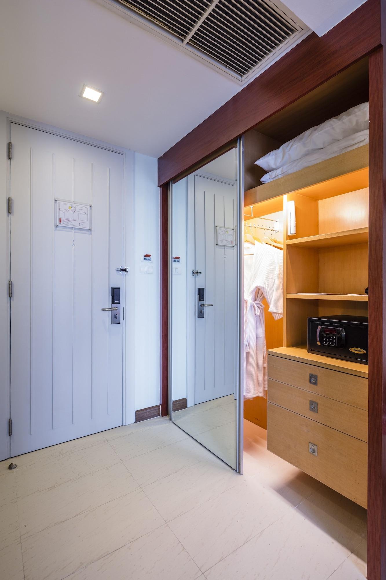 Hotel Solo, Sukhumvit 2, Bangkok - Sha Extra Plus Екстериор снимка