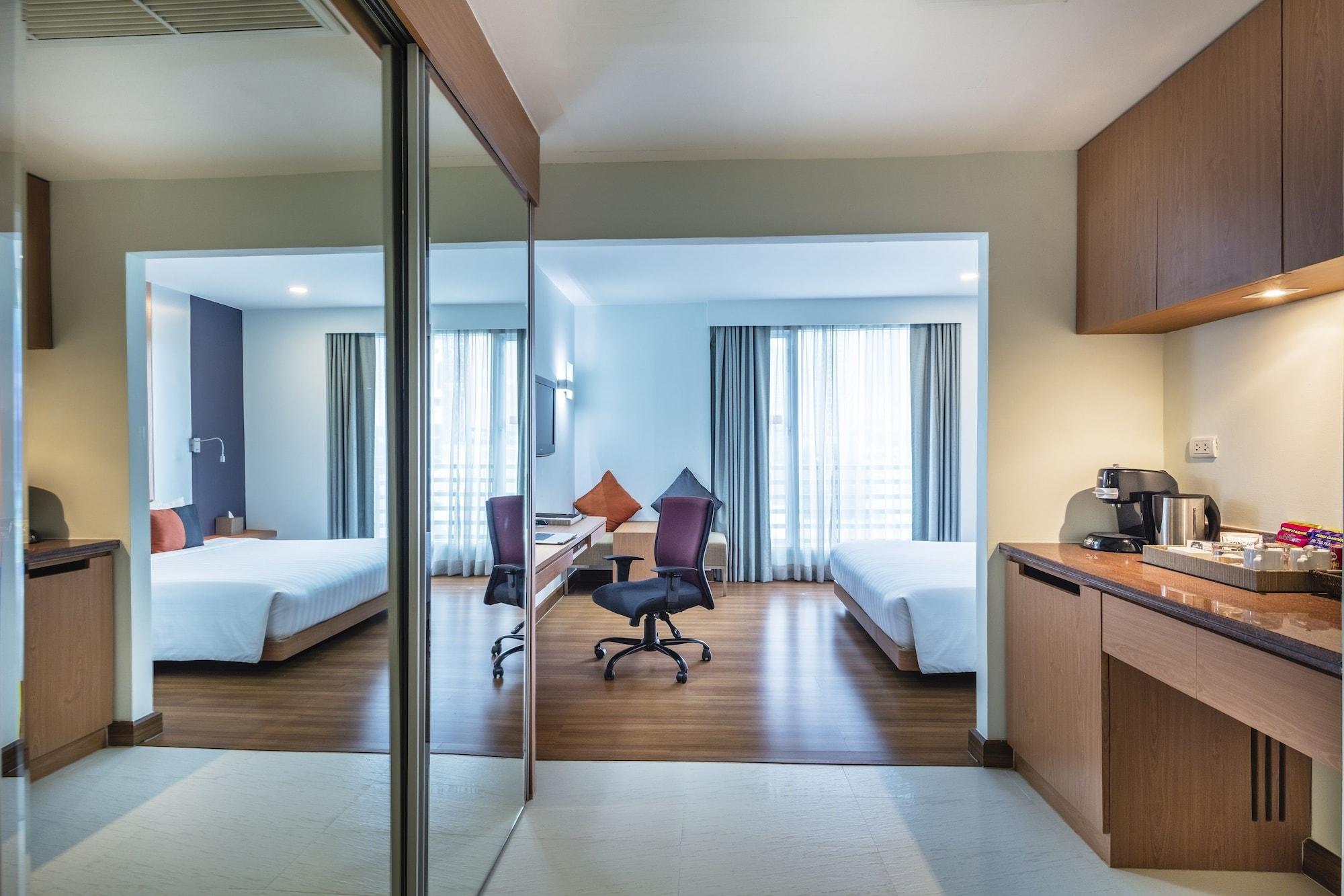 Hotel Solo, Sukhumvit 2, Bangkok - Sha Extra Plus Екстериор снимка