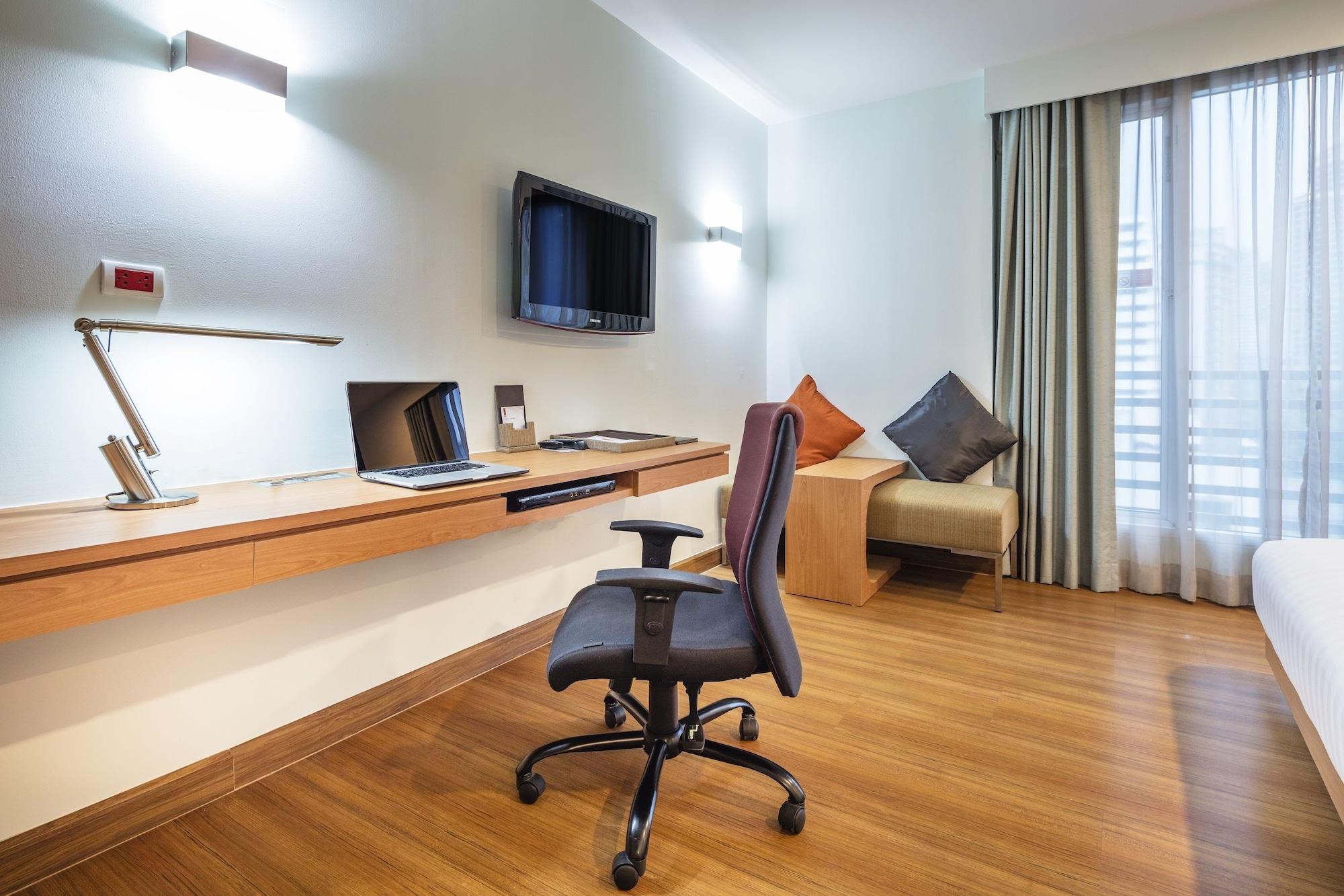 Hotel Solo, Sukhumvit 2, Bangkok - Sha Extra Plus Екстериор снимка