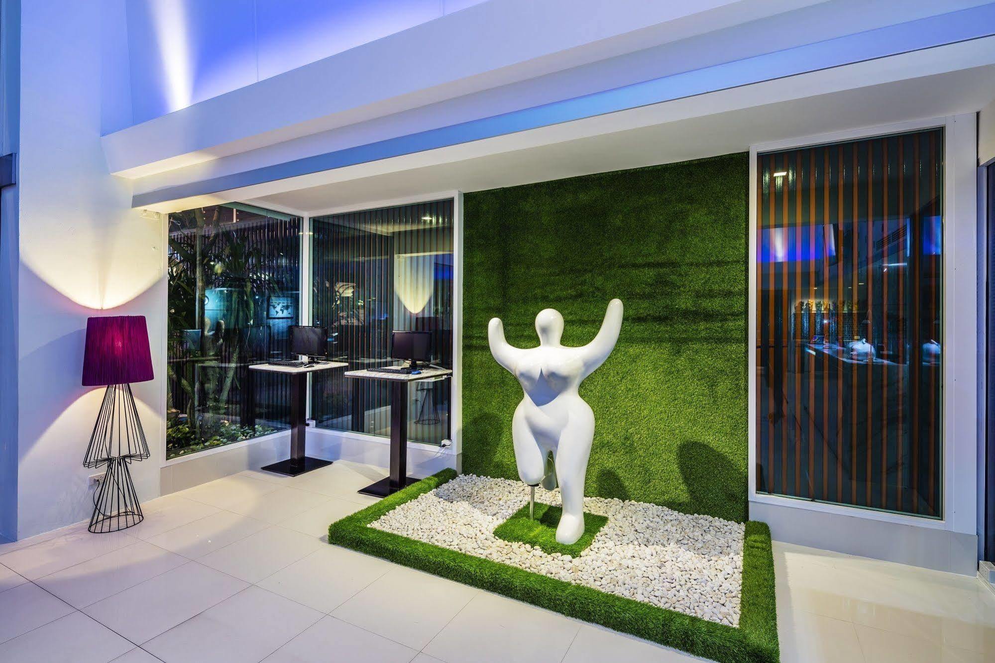 Hotel Solo, Sukhumvit 2, Bangkok - Sha Extra Plus Екстериор снимка