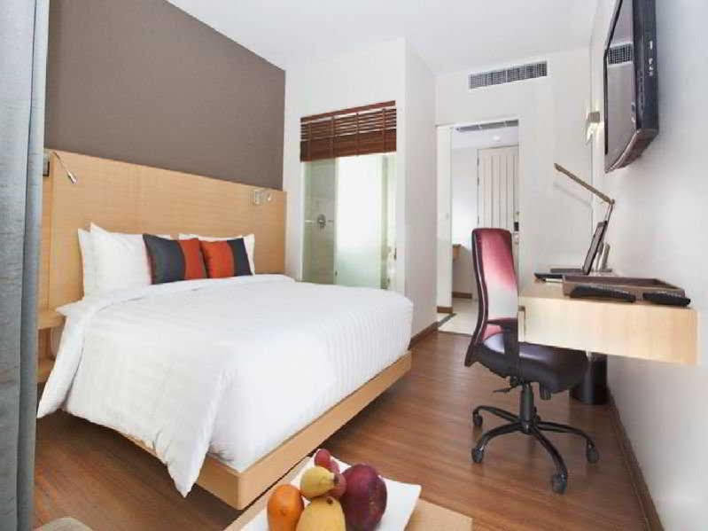 Hotel Solo, Sukhumvit 2, Bangkok - Sha Extra Plus Екстериор снимка